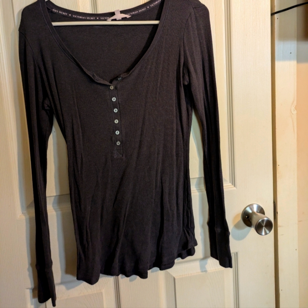 Long sleeve with buttons
